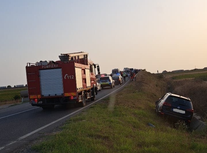 update trei autoturisme s au ciocnit pe podul de la intarea in cumpana o fetita de 6 ani a ajuns la spital 692009d850f35