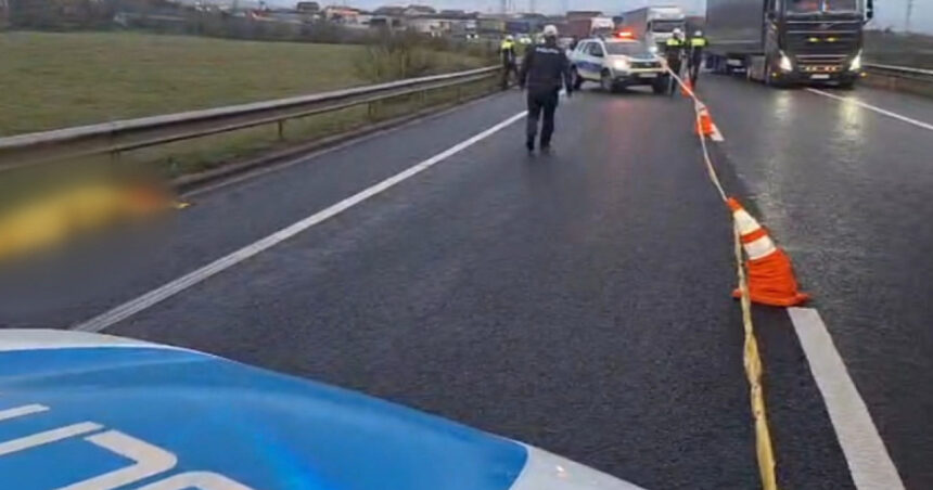 video accident grav pe dn6 o femeie pieton a murit dupa ce ar fi fost tarata 500 de metri unul dintre soferi ar fi fugit de la fata locului 6920164434ca0