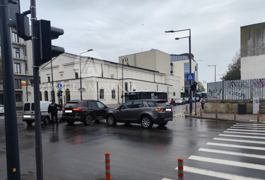 video accident rutier in constanta doua autoturisme s au ciocnit langa teatrul de stat 690b2321d5bec