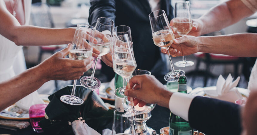 video anaf trece la controlul retelelor sociale sa caute masini de lux si poze de la saloane cu nunti sau petreceri nedeclarate 6913460ab0aec