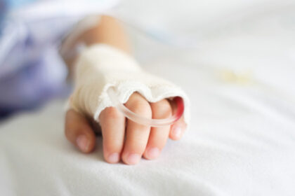 video anchete in lant dupa moartea fetitei de 2 ani clinica fara aviz de functionare acte incomplete reactia conducerii unitatii 6918850a7773e