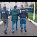 video cruzime de nedescris in constanta barbat de 40 de ani incatusat dupa ce ar fi ucis o pisica si ar fi aruncat o in fata blocului 691de207cf395