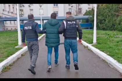 video cruzime de nedescris in constanta barbat de 40 de ani incatusat dupa ce ar fi ucis o pisica si ar fi aruncat o in fata blocului 691de207cf395