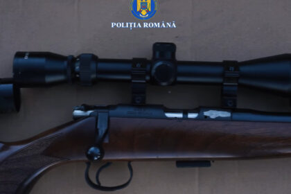 video doi barbati retinuti pentru contrabanda cu arme mai sezonul cadourilor e frumos dar surprizele din colete devin tot mai creative 6922105e3d143