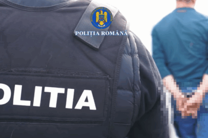 video doi barbati retinuti pentru contrabanda cu arme mai sezonul cadourilor e frumos dar surprizele din colete devin tot mai creative 6922b08365b73