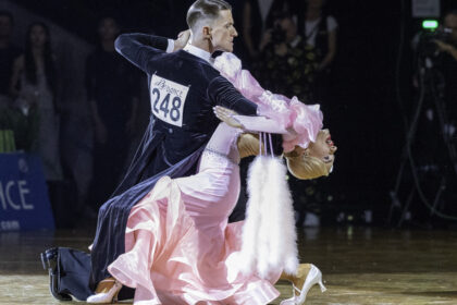 video doi romani campioni mondiali la dan sportiv rares cojoc si andreea emilia matei au castigat transylvanian grand prix 69085b1f343ee