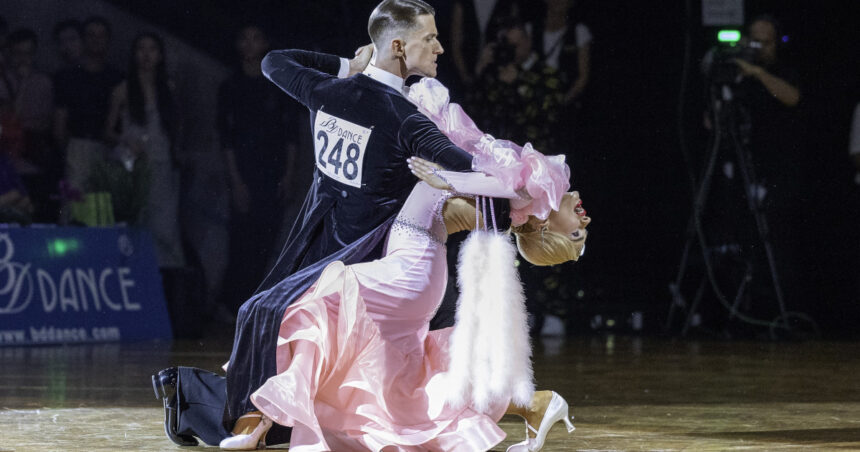 video doi romani campioni mondiali la dan sportiv rares cojoc si andreea emilia matei au castigat transylvanian grand prix 69085b1f343ee