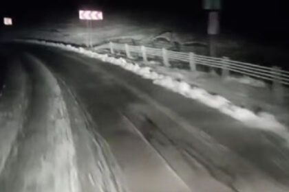 video drumarii intervin in zonele montane pentru curatarea soselelor la altitudini mari ninge 691d76abdbcc8