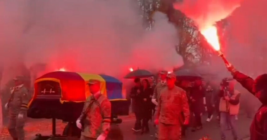video emeric ienei a fost condus pe ultimul drum cu onoruri militare la oradea o bucata din gazonul de pe ghencea asezata in mormant 6911f7f980a55