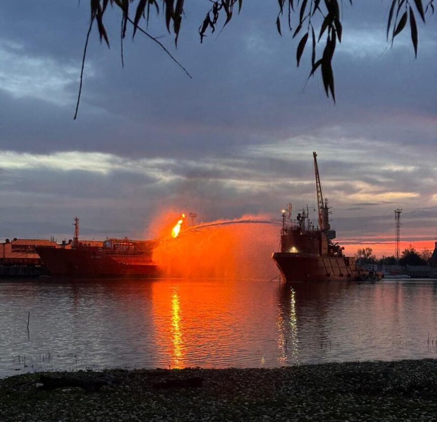 video evacuati din cauza navei in flacari locuitorii din ceatalchioi se pot intoarce acasa 691c2700963a1