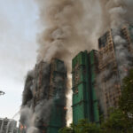 video incendiu urias in hong kong 4 morti si mai multi oameni blocati intr un complex de blocuri cu schele de bambus pentru reabilitare 6926df026bbf1