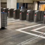 video incident violent la metrou un paznic a fost lovit cu pumnul de un calator politia s a autosesizat dupa ce imaginile au ajuns online 690a0b92ec53f