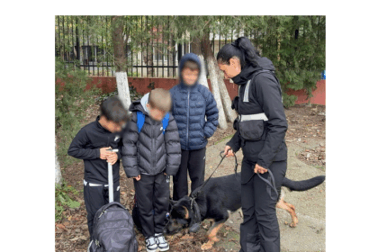 video lectie de siguranta in scolile din constanta politistii jandarmii si sky prietenul patruped alaturi de elevi 69161194eb8fa