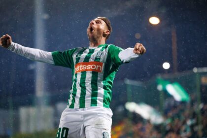 video liviu antal la la la la la celebrare fantastica a fanilor dupa al optulea meci consecutiv cu gol pentru roman 69084c9ccba49