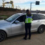 video mangalia sofer beat si fara permis nu a acordat prioritate unui pieton politistii l au saltat direct de pe strada 691d8a1904979