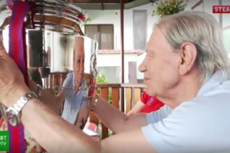 video momentul emotionat in care emerich ienei a sarutat cupa campionilor europeni dupa 35 de ani cuvintele marcante ale legendarului antrenor 690b2ee267560