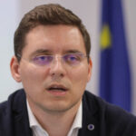 Negrescu își îndreaptă săgețile către Bolojan, subliniind legătura dintre PSD și dialogul premierului român cu liderul american: „O altă eră de colaborare” 5 video negrescu atac la bolojan pe tema trupelor sua cu psd la guvernare premierul romaniei vorbea direct cu presedintele american 69052f0254d81