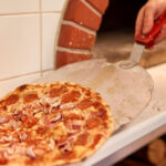 video noul trend in materie de inselaciuni poza cu pizza arsa si mancare cu fire de par fabricate cu ai bucatarul nostru e chel 692728cab66b4