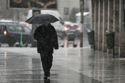 video o intreaga suita de manifestari meteorologice vremea se schimba radical in romania ploi vant puternic si ninsori 691ae1d6de23b