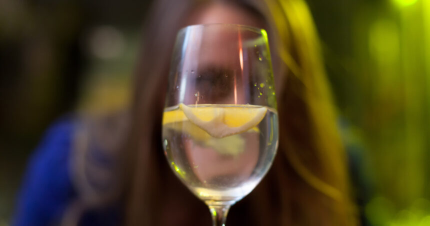 video orasul din romania care a introdus in mai multe baruri angel shot codul care poate folosit de femeile aflate in pericol 69195b7dc1034