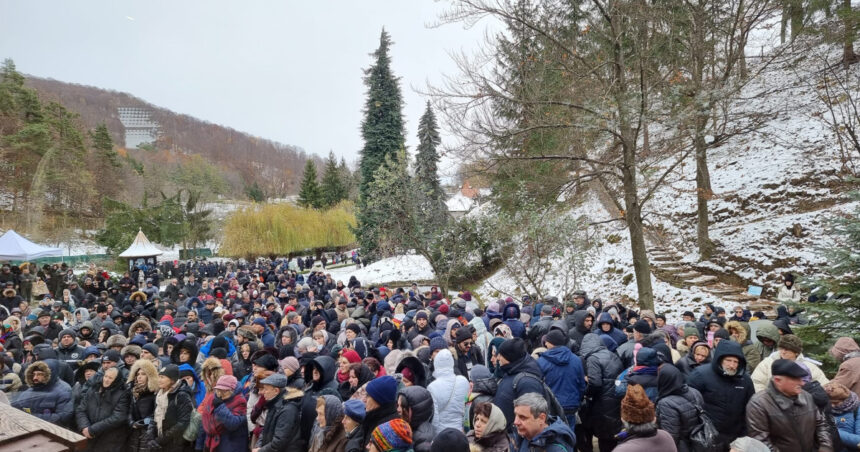 video pelerinaj la manastirea prislop mii de credinciosi asteapta canonizarea parintelui arsenie boca 6929e0ee07ee1