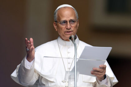 video primul turneu al papei leon al xiv lea suveranul pontif in sosete in moscheea albastra din istanbul 692af3036bb93