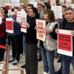 video protest al angajatilor din parlament nemultumiti de taierile de salarii ministrul dezvoltarii ii asigura ca nu vor fi afectati 691c803580c62