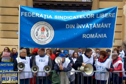 video proteste in fata ministerului educatiei profesorii se tem de noi taieri salariale 691f008c12e37