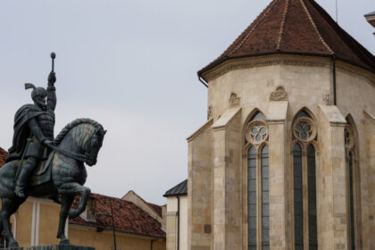 video puterea si opozitia prezente la manifestatiile de 1 decembrie din alba iulia ce lideri vor fi in capitala unirii 692c32e72970b
