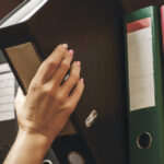 video romania nota 3 la digitalizare in ue primariile aloca sume uriase pentru dosare cu sina plicuri si hartie edilii dau vina pe guvern 692aa92ed809c