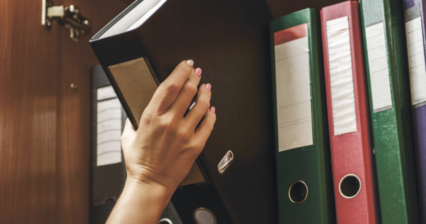 video romania nota 3 la digitalizare in ue primariile aloca sume uriase pentru dosare cu sina plicuri si hartie edilii dau vina pe guvern 692aa92ed809c