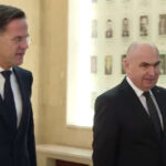 video secretarul general al nato a ajuns la guvern mark rutte a fost primit de premierul ilie bolojan 690b660e48659