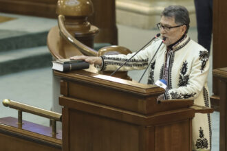 video senator sos despre acuzatia ca un coleg a furat un rucsac om fi noi parlamentarii hoti dar chiar sa ne coboram la nivelul asta 691c8991cdf34