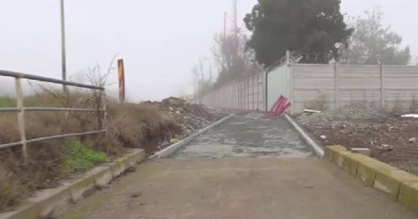 video trotuar intre 2 mai si vama veche construit abia dupa doi ani de la accidentul provocat de vlad pascu vedeam multa lume pe carosabil 692035c8e54ed