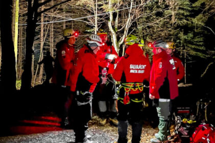 video turist disparut in masivul bucegi salvamontisti din brasov si rasnov il cauta dupa ce a semnalat hipotermie severa 692426c6c59f4