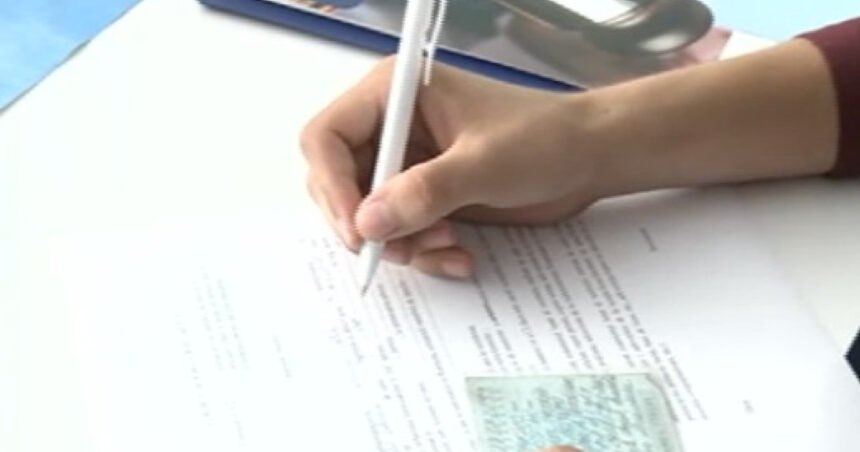 video un contabil a furat 1 200 000 de lei de la doua scoli din sectorul 5 pentru care lucra procurorii au efectuat joi trei perchezitii 690c684a15f09