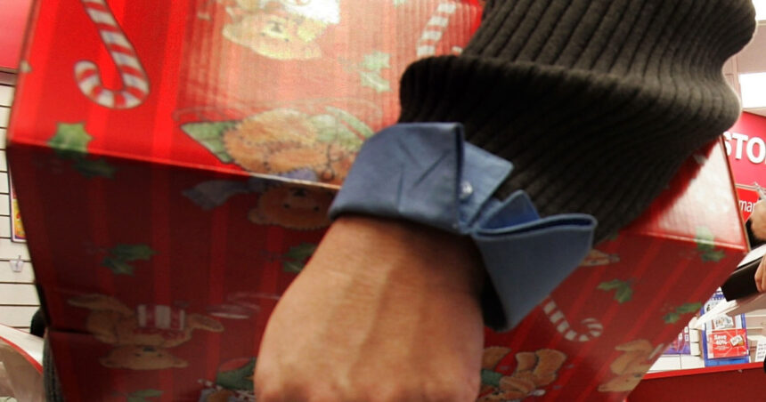 video un craciun mai scump bugetul pentru cadouri drastic subtiat de scumpiri cand sunt dispusi romanii sa cheltuiasca de sarbatori 692beca272345