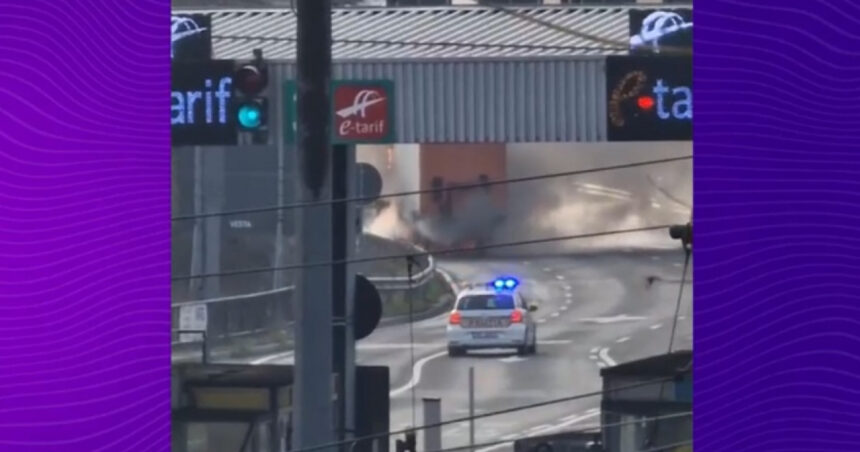 video un tir a luat foc in mers langa statia de taxare de la fetesti traficul pe autostrada soarelui sensul spre bucuresti este blocat 6928062f382d5
