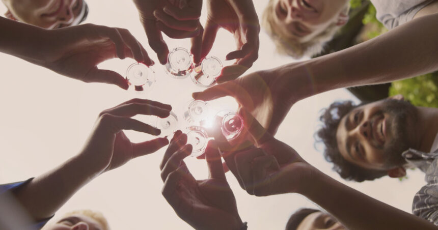 video vanzarile de alcool au scazut cu 25 tinerii beau mai putin decat parintii lor cum explica psihologii fenomenul 691bff76b4445