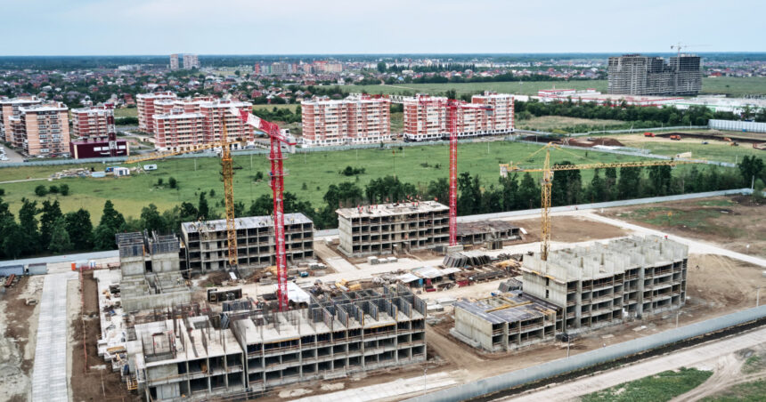 volumul lucrarilor de constructii a crescut cu 9 in 2025 se repara mult dar proiectele noi stagneaza si preturile locuintelor urca 691f09cec5fb9