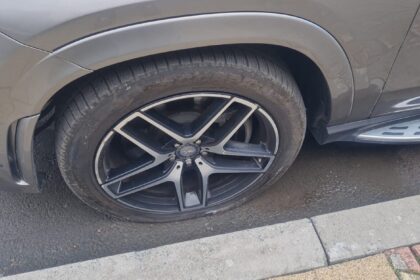 27 de autoturisme parcate au fost vandalizate intr o singura noapte politistii ii cauta pe faptasi 69358b502a8c0