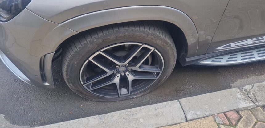 27 de autoturisme parcate au fost vandalizate intr o singura noapte politistii ii cauta pe faptasi 69358b502a8c0