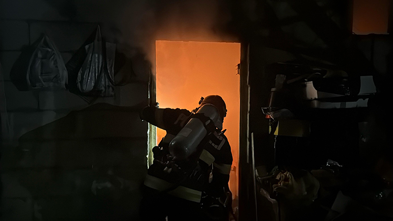 a luat foc o casa din mereni pompierii intervin cu mai multe autospeciale 6943863844994