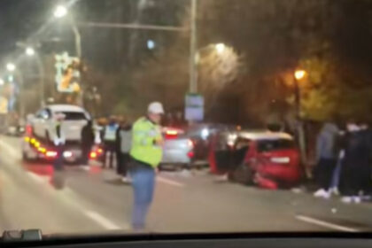 accident cu cinci masini in bucuresti un sofer a lovit o masina si a proiectat o in alte trei vehicule o femeie a fost ranita 692feba368e7e