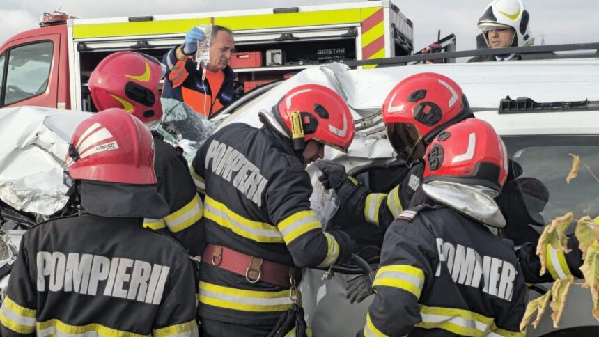 accident grav pe dj222 intre pestera si remus opreanu un autoturism s a rasturnat o victima este incarcerata 693528ecec91e