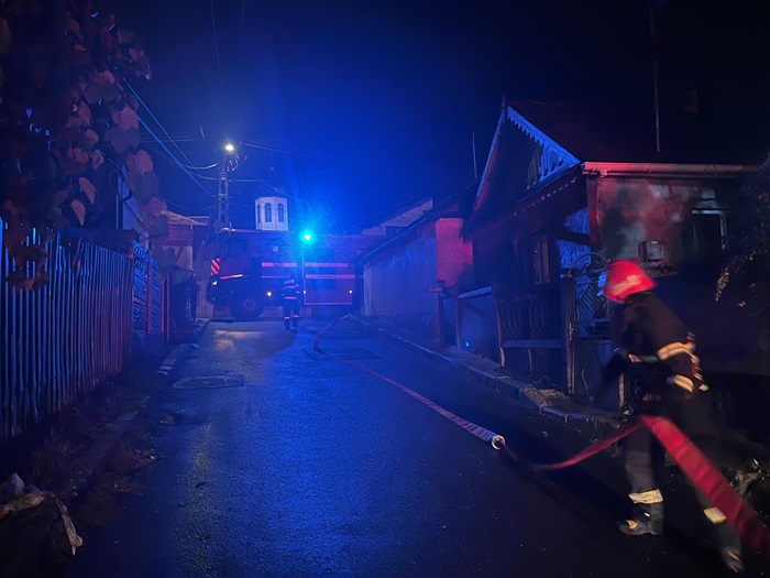 alerta arde o casa din comuna saligny 6946fc3bd7e7d