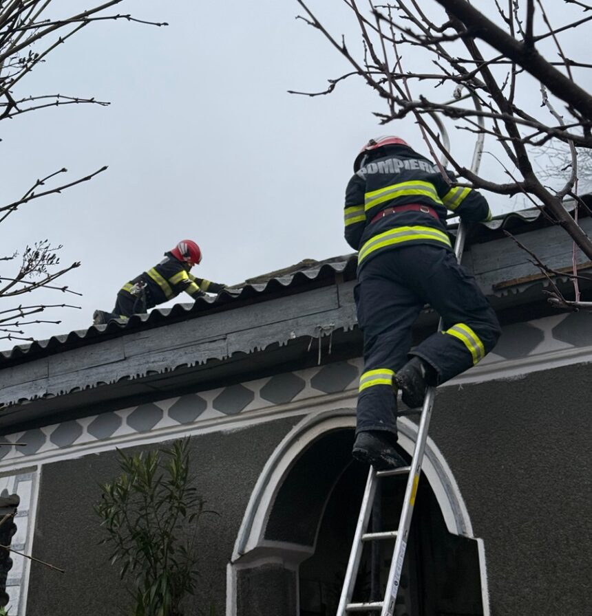 alerta in cernavoda arde o casa pe strada seimeni 6942a1c862479
