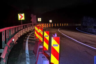 alunecare de teren sub structura dn1 politia a restrictionat partial traficul 6931598437af7