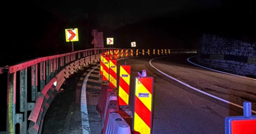 alunecare de teren sub structura dn1 politia a restrictionat partial traficul 6931598437af7