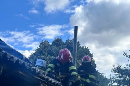 arde o casa din murfatlar intervin mai multe echipaje de pompieri 6940025480cac